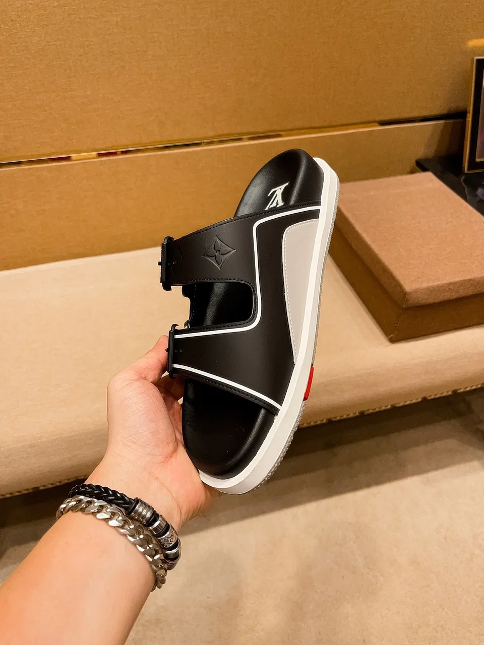 Men's shoes 💰 380 💰 New model on the market 🔥 [LV 🔥 Slippers] High-end 1:1 mold customization of first-layer cowhide, original upgraded version of the outsole, lighter and non-slip. The market's top quality, fashionable and trendy, versatile and popular, simple yet tasteful, a must-have for fashionistas, exuding a fashionable and casual atmosphere, fashion is at your feet, full of confidence, the same style at the counter 👍The season of spring and summer slippers is here, they are super beautiful to wear, 38-44, multiple colors available🔥